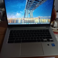 Selling Brand New Hp Flagship 14 Chromebook $75