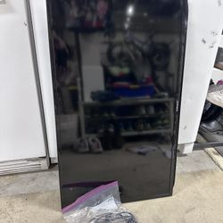 40” Samsung TV And Remote 