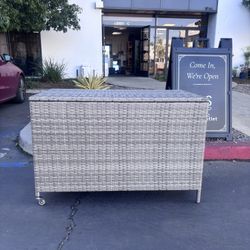 New 135 Gallon 45”x24”x29” Patio Outdoor Wicker Storage Box