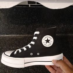Converse womens 7.5 Good Condition 