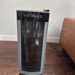 12 Bottle Wine Fridge 