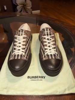 Brand new BURBERRYS (authentic)
