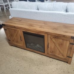 Beautiful Farmhouse Style Fireplace With Heat (New )