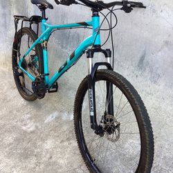 GT AGGRESSOR PRO MOUNTAIN BIKE