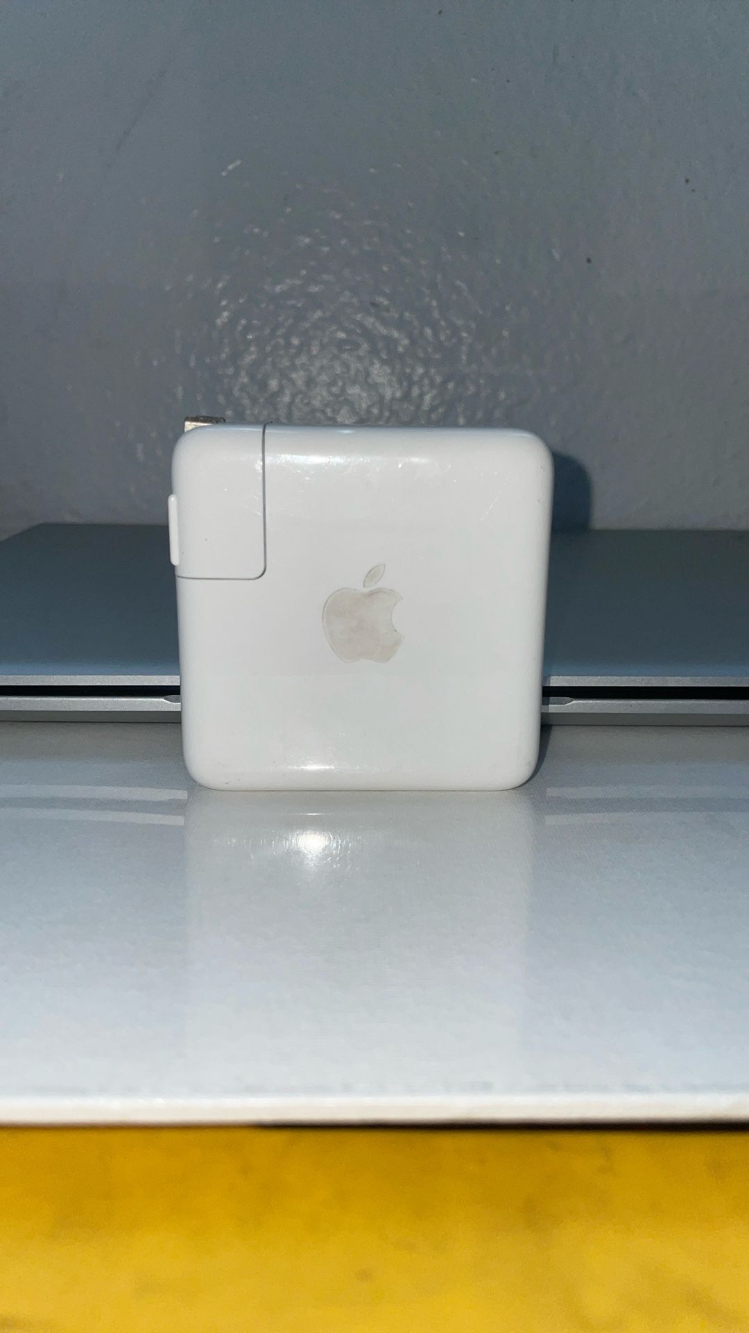 Apple Lightning Adapter