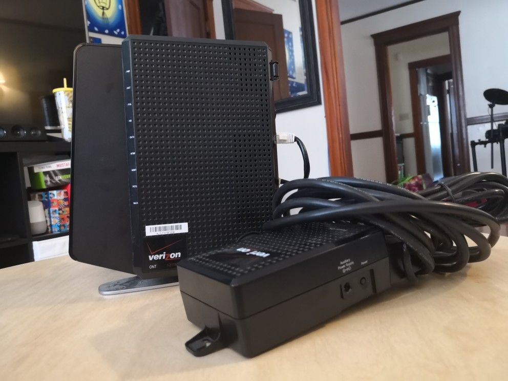 Verizon FiOS G1100 Quantum Gateway Wireless Wifi Router Modem and VERIZON FIOS Opitical Network Terminal ONT I-211M-L MODEM