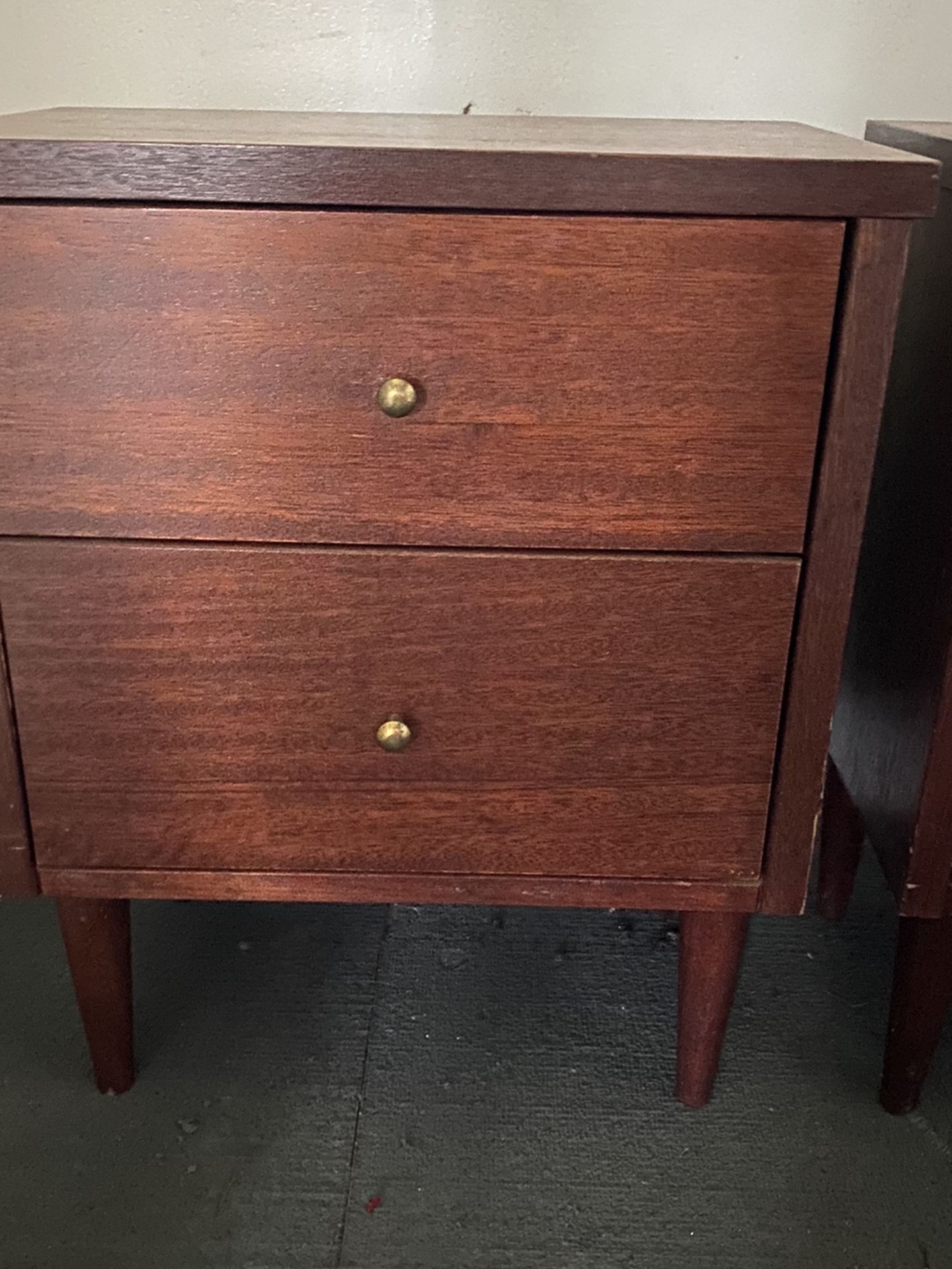 “Pending” Two Nightstands-FREE