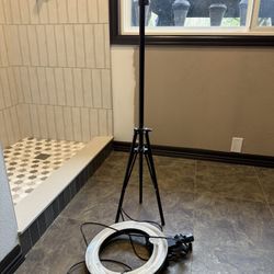 Tripod W Round Ring Light