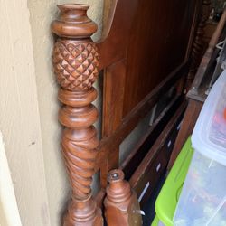 Pineapple Wood Canopy Queen Bed Frame 