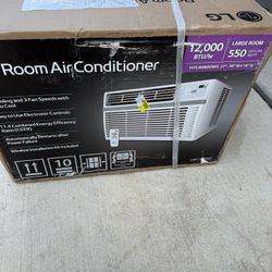 12,000 BTU 115V Window Air Conditioner Cools 550 sq. ft. with Wi-Fi Enabled and Dehumidifier in White