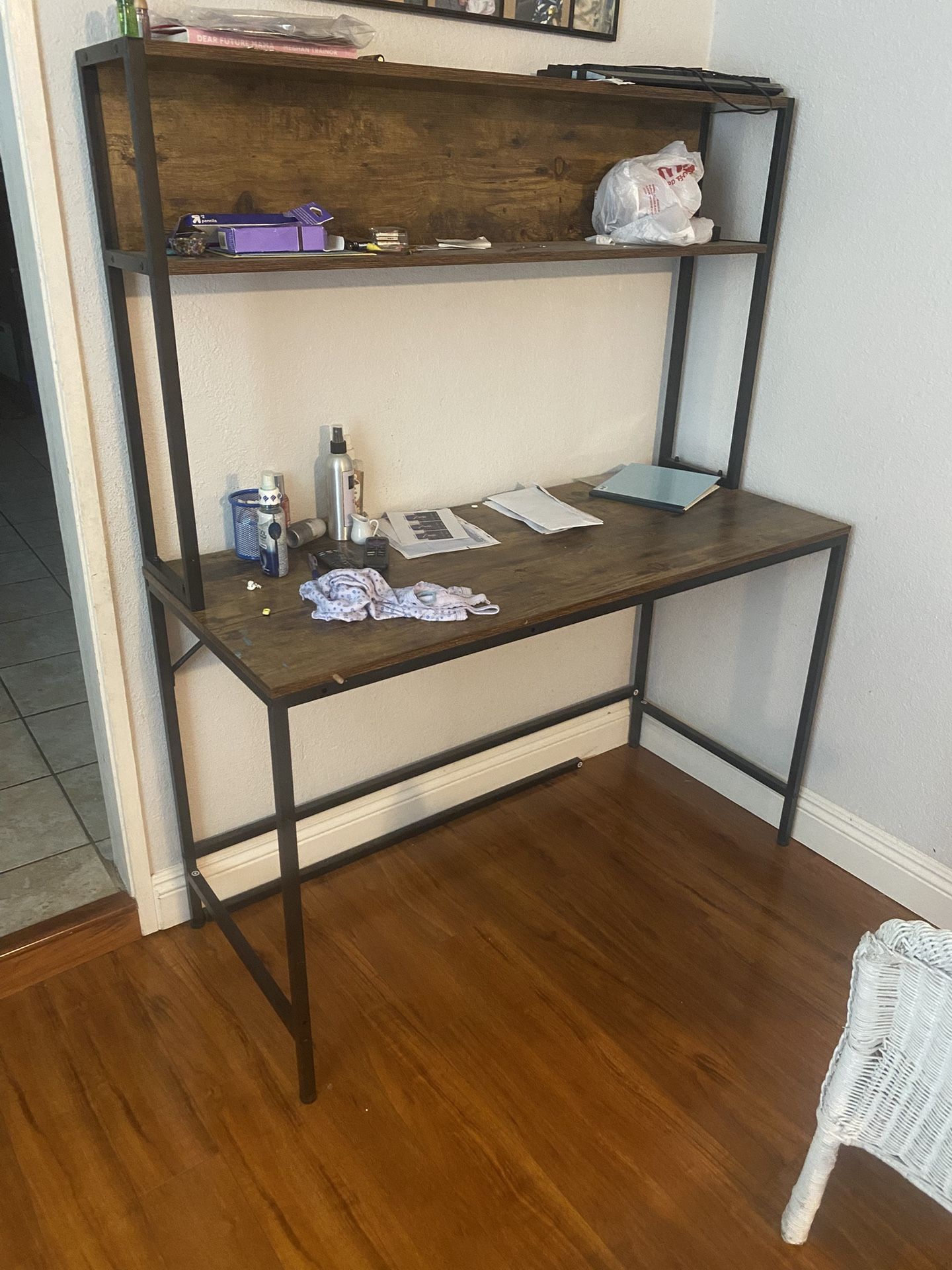 Desk (read)