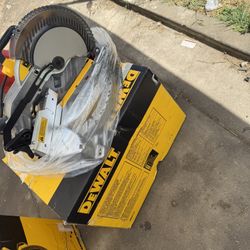 DEWALT 15 Amp Corded 10 in. Compound Single Bevel Miter Saw