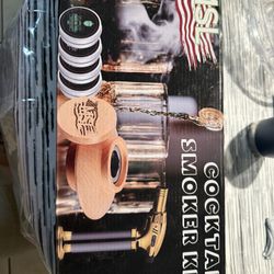 Cocktail smoker kit new $20 firm I got 4 total in n Lakeland 