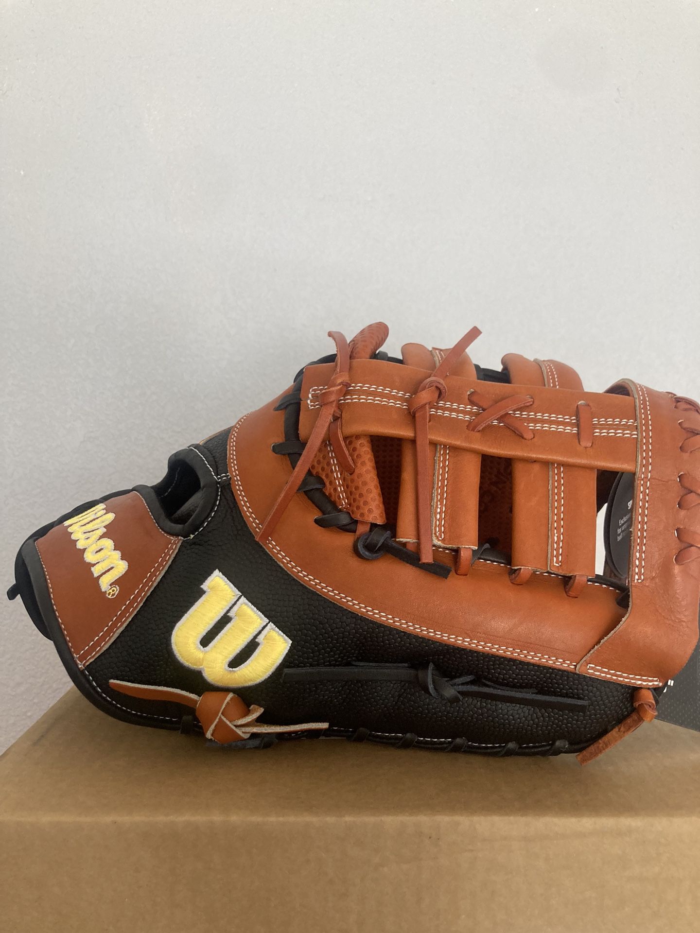 Wilson First Baseman Mitt