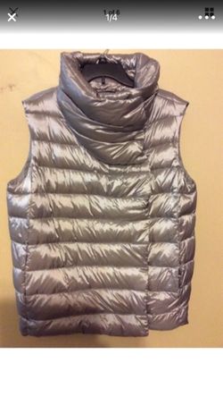 Firm on price brand new with tagsLauren Ralph Lauren NEW Silver Womens Size M Down Puffer Vest $198