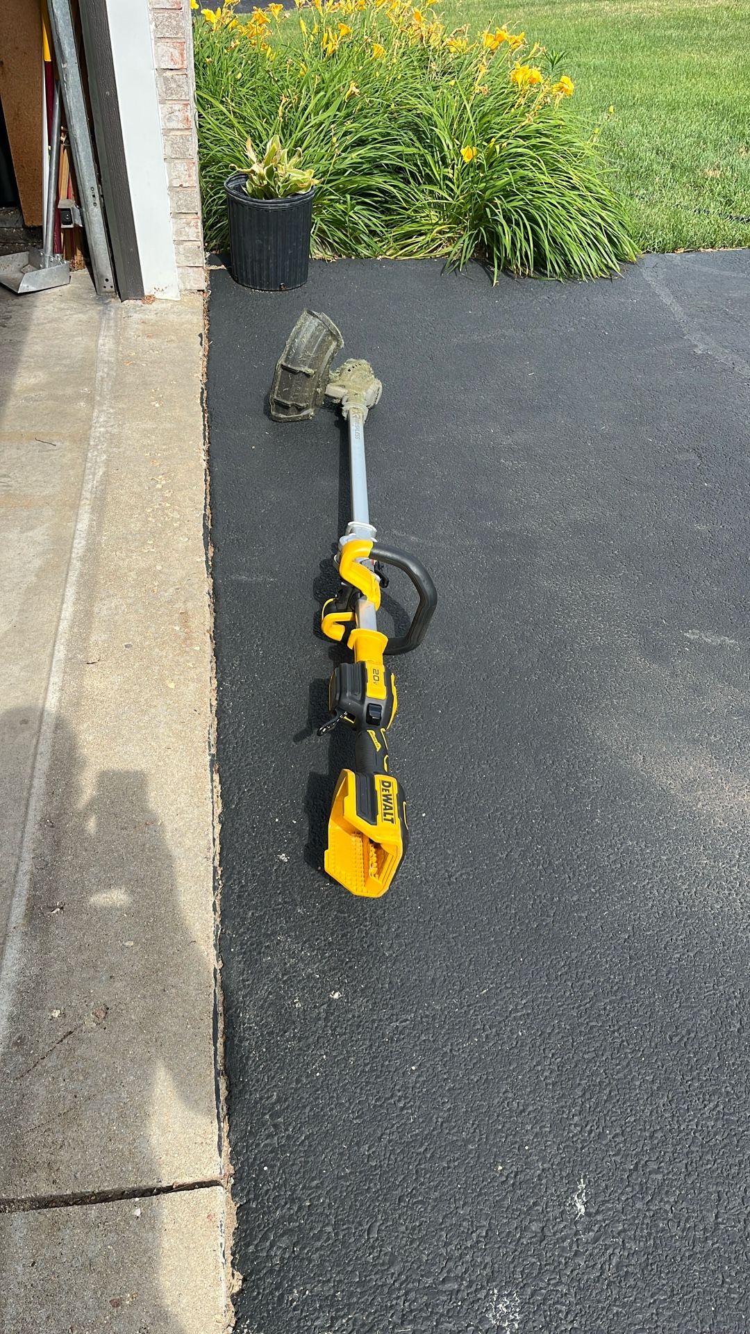 Dewalt 20 volt Weed trimmer 