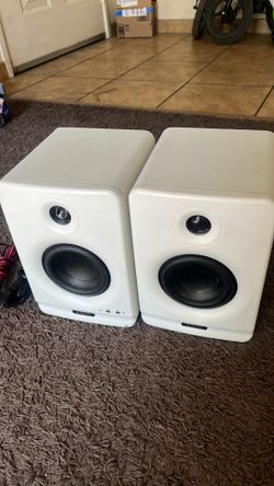Dinner Studio Speakers