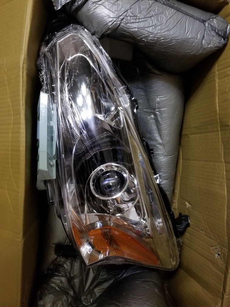 Nissan Altima Left Side Headlight Assembly (NEW IN BOX)