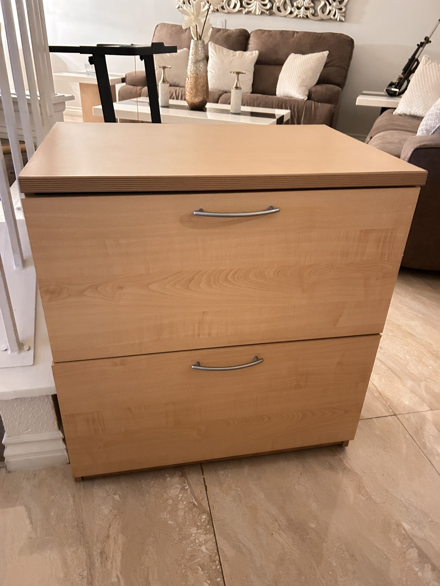 End table real wood, with lock drawers with keys, very clean, hardly used.