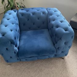 Tufted Oversized Chair