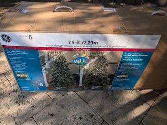 7,5 ft prelit white or white and multi color lights
