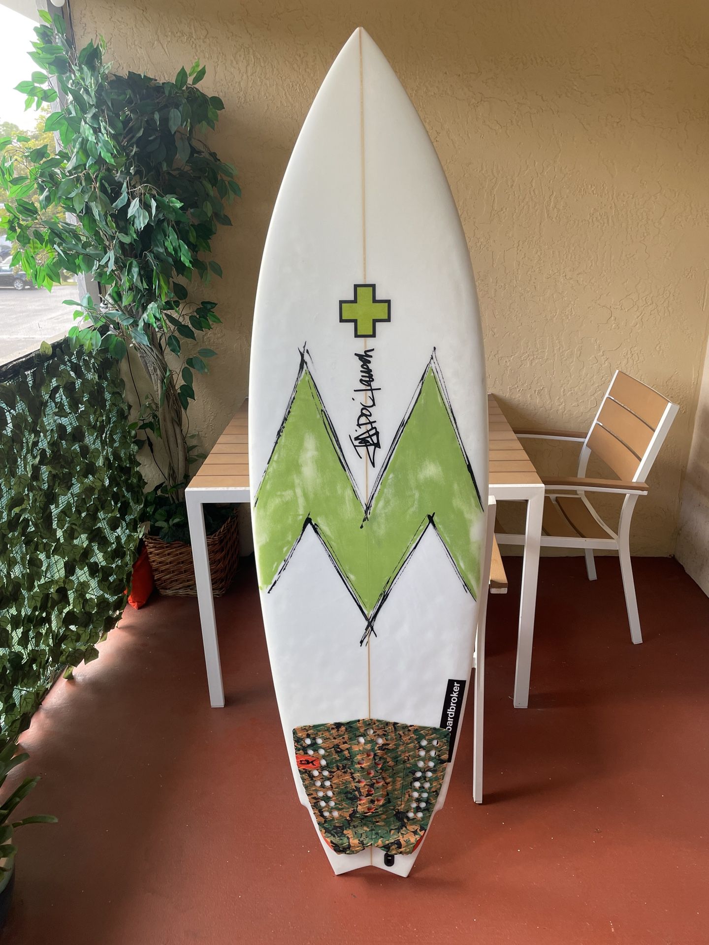 Twin Fin Surfboard - 5’10” 