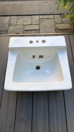 Vintage white ceramic sink Briggs