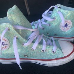 Excellent Condition Size 1 Girls  Converse  De 