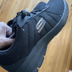 NEW w/ Tags Skechers  7.5 Black Memory Foam Lightweight Sneakers  For sale is a brand new pair of Skechers women's sneakers. • Size: US Women's 7.5 • 