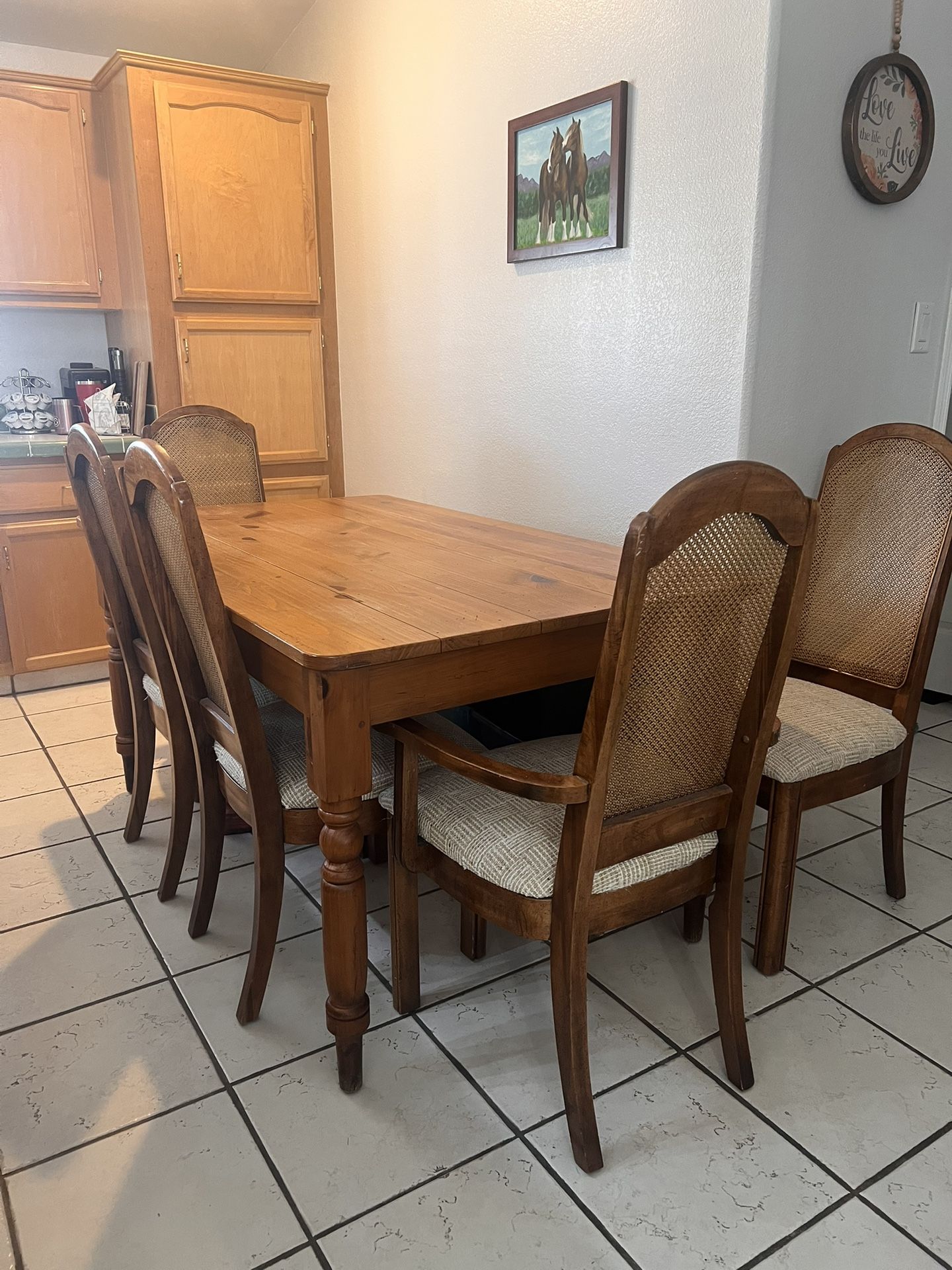 Knotty Pine Kitchen Table With 5 Chairs
