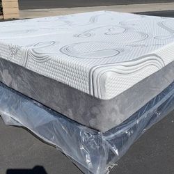 Queen Organic Hybrid Cool Gel Memory Foam Mattress!!
