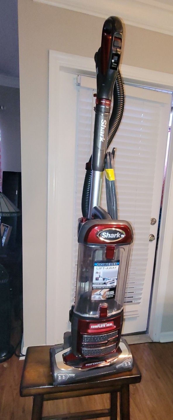 Shark Navigator NV585 Powered Lift-Away Vacuum
RECONDITIONED