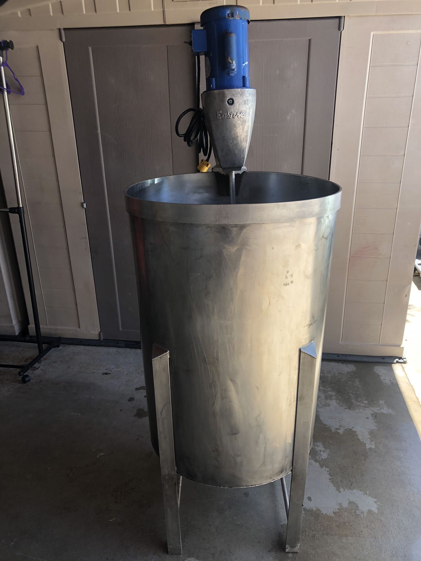 Stainless Steel Mixing Tank With Mixer $2000