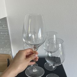 Set of 4 crystal clear wine glass