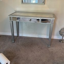 Vanity/desk/table