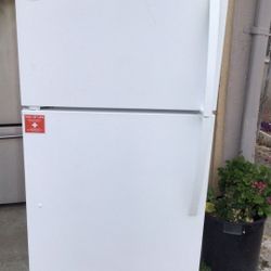Kenmore Top-Freezer Refrigerator 