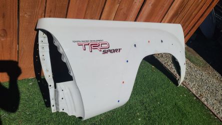 2005 - 2015 TOYOTA TACOMA LEFT SIDE BED DRIVER SIDE QUARTER PANEL FLARE TYPE USED OEM .