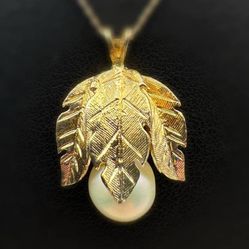 14k solid yellow gold Pearl three leave pendant charm & 15.5” curb chain necklace