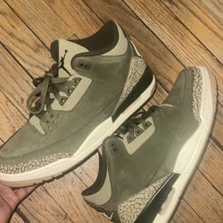 Jordan 3s And Oversized Nike Tech