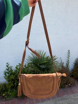 tan leather crossbody bag w tassel