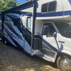2019 Motorhome 30 Ft  Class C Sunseeker