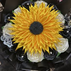 All New 14 Eternal Roses That Last Forever And 1 Sunflower 