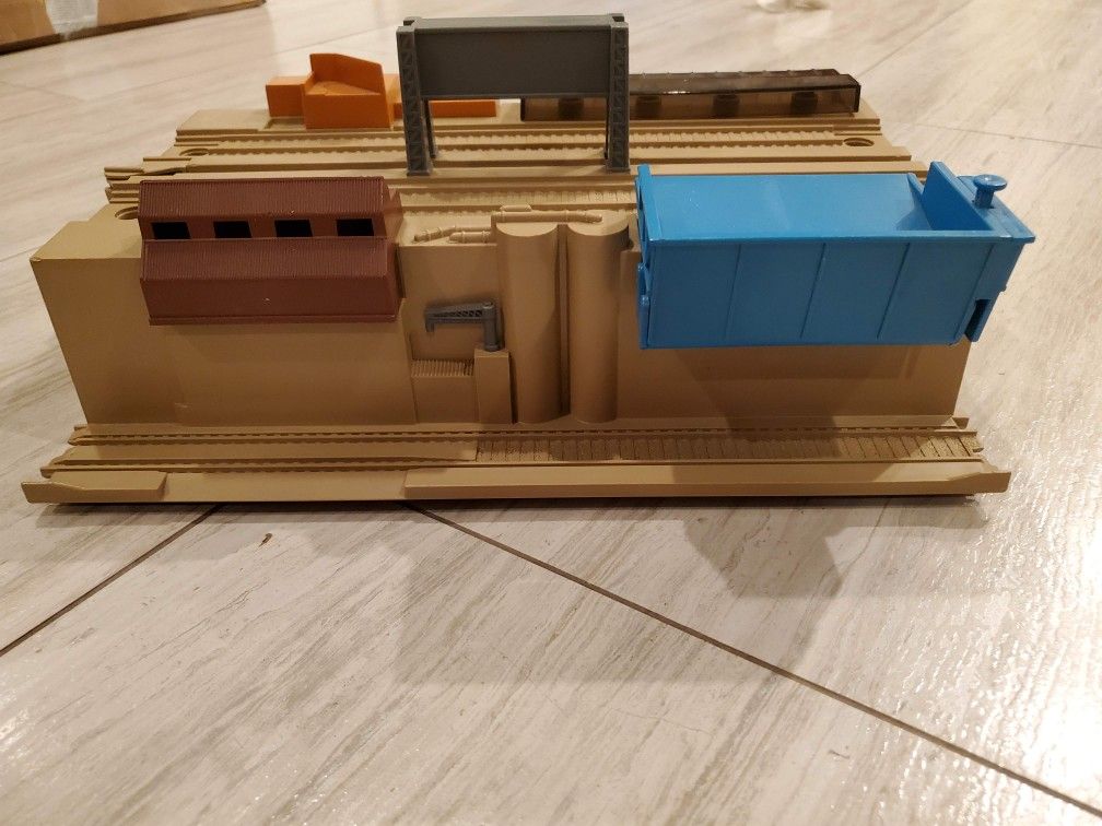 Vintage 1986 Hotwheels Sto & Go Amtrak Station