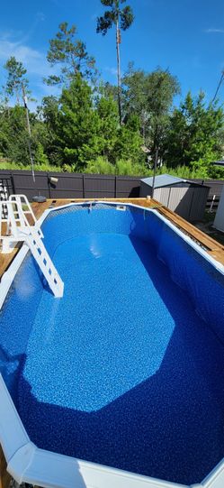 Piscina sobre el terreno