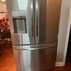 Frigidaire Gallery Refrigerator $550