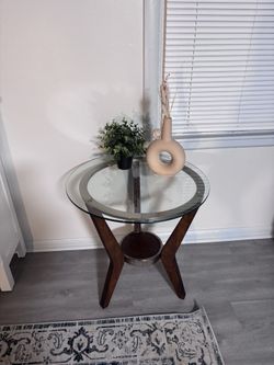 3-piece set of side table and coffee table.