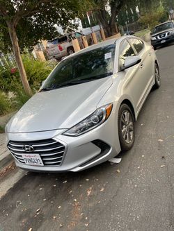 Hyundai Elantra Silver 4-Door Sedan