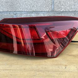 2019-2024 KIA FORTE RIGHT PASSENGER SIDE OUTER TAIL LIGHT TAILLIGHT OEM