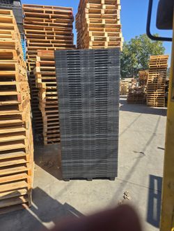48X40 nestable plastic pallets