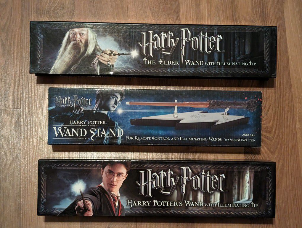The Elder and Harry Potter Illuminating Wand with Stand